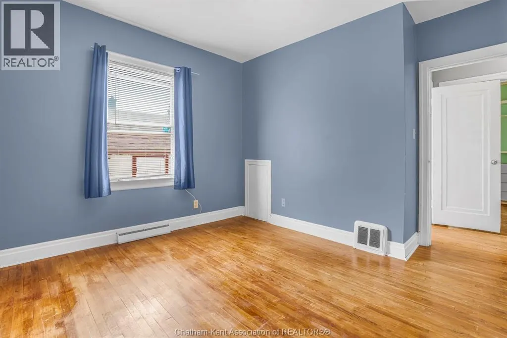 5 BUCKINGHAM AVENUE