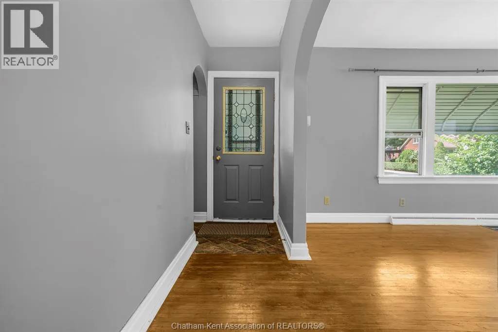 5 BUCKINGHAM AVENUE