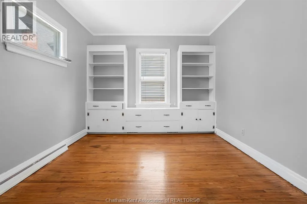 5 BUCKINGHAM AVENUE