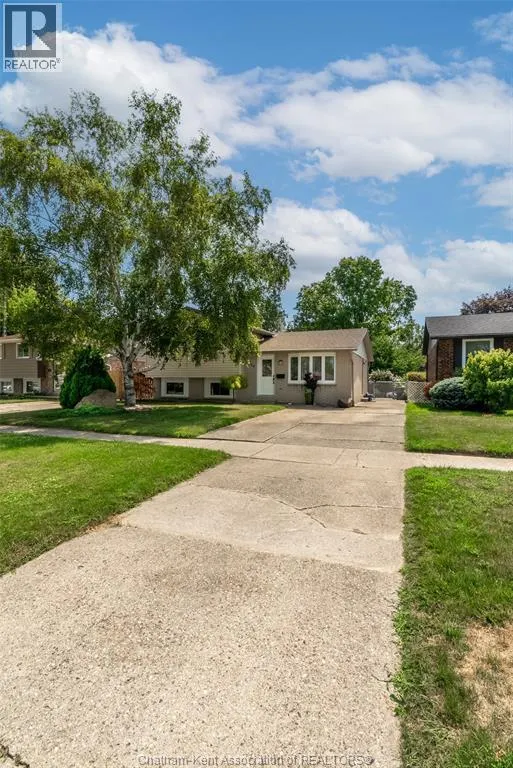 414 McNaughton AVENUE West