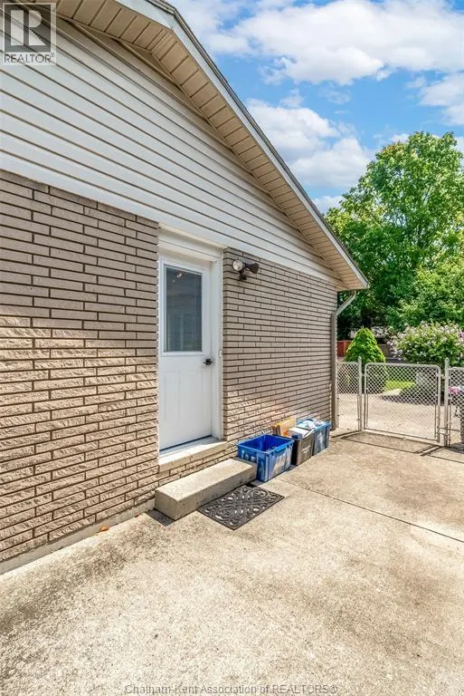 414 McNaughton AVENUE West