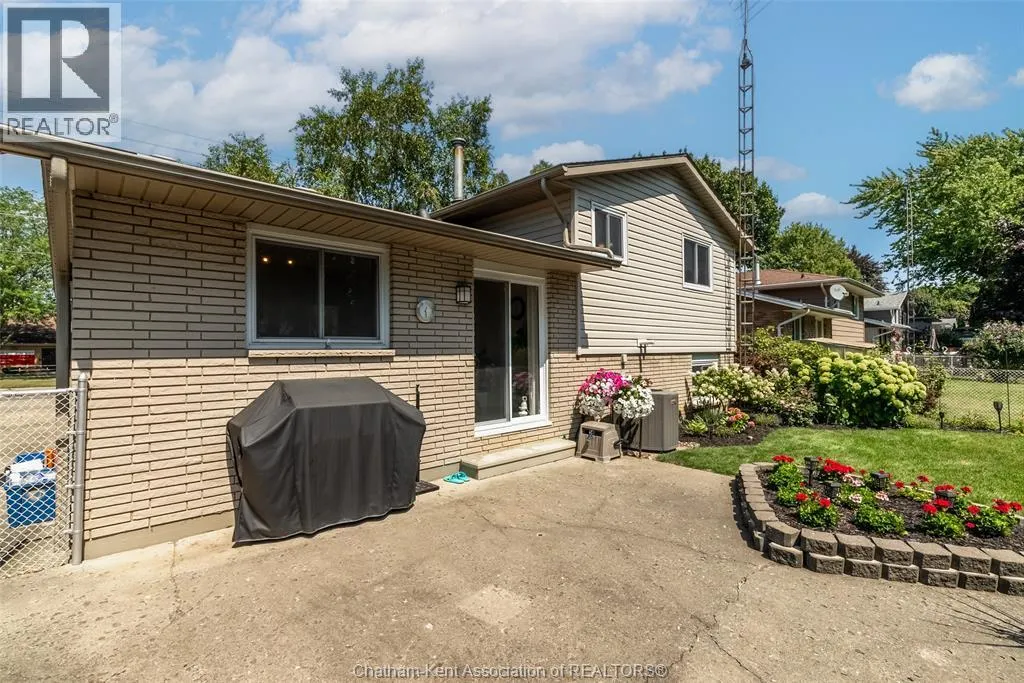 414 McNaughton AVENUE West