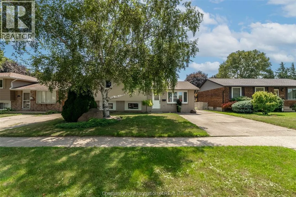 414 McNaughton AVENUE West