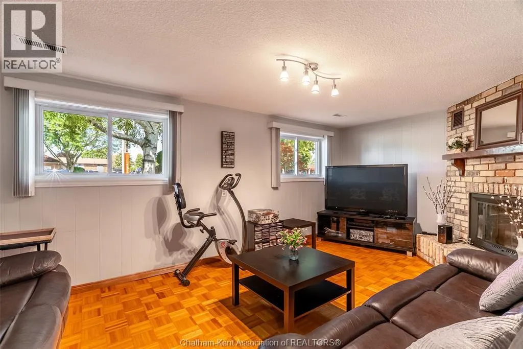 414 McNaughton AVENUE West
