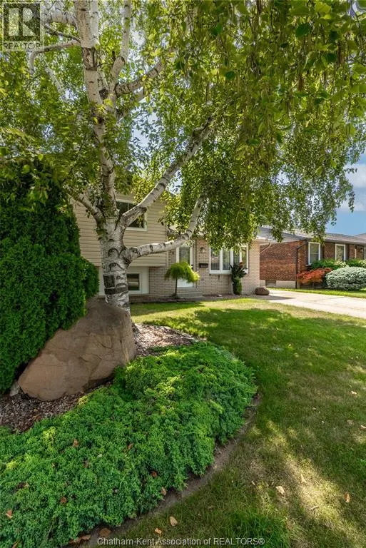414 McNaughton AVENUE West