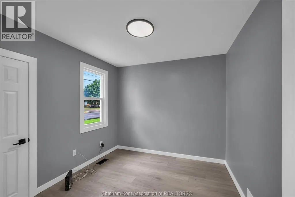30 MCNAUGHTON AVENUE East