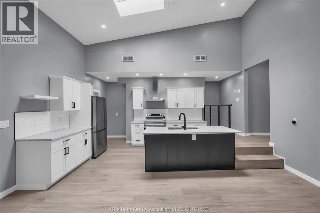 30 MCNAUGHTON AVENUE East