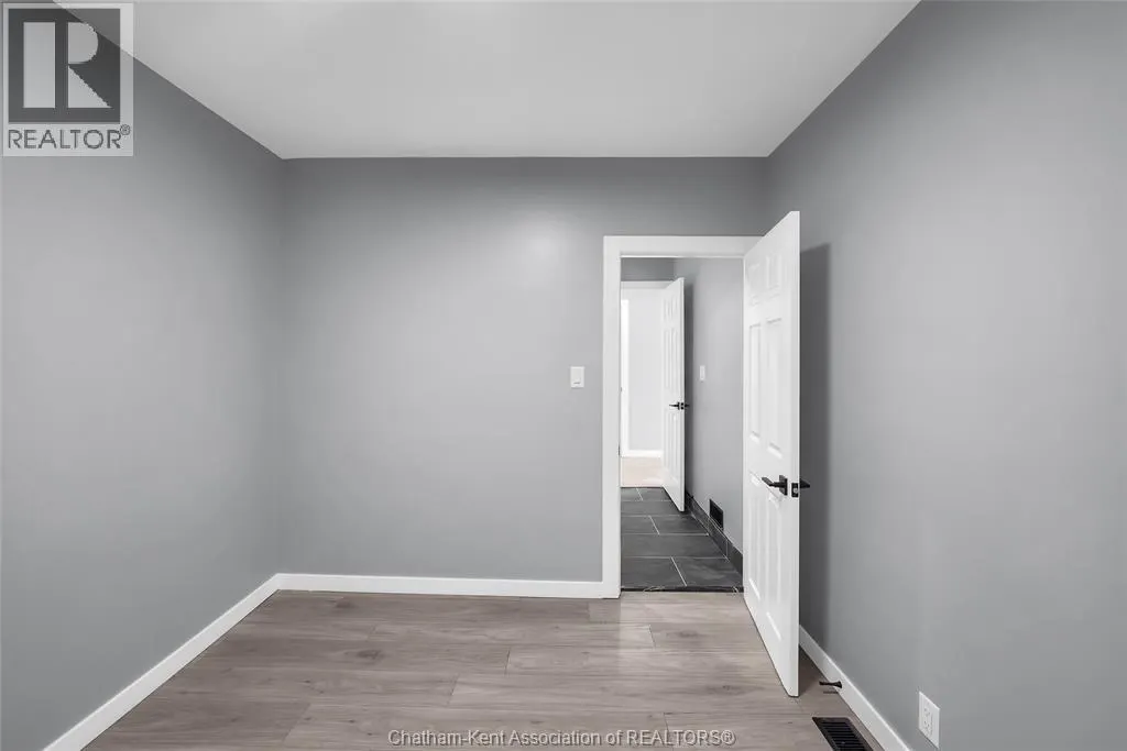 30 MCNAUGHTON AVENUE East
