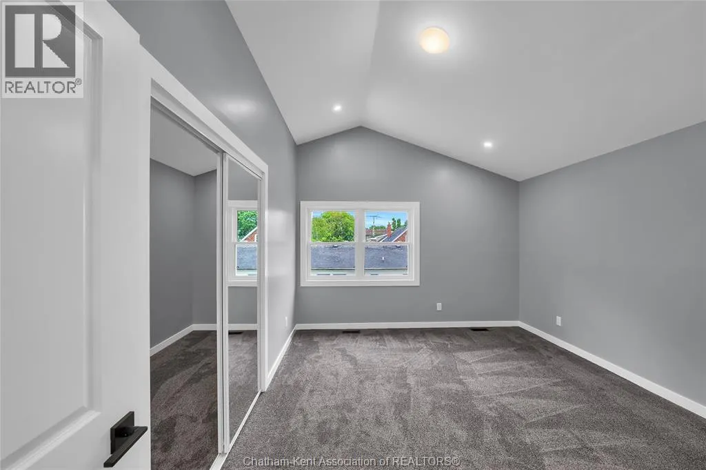 30 MCNAUGHTON AVENUE East
