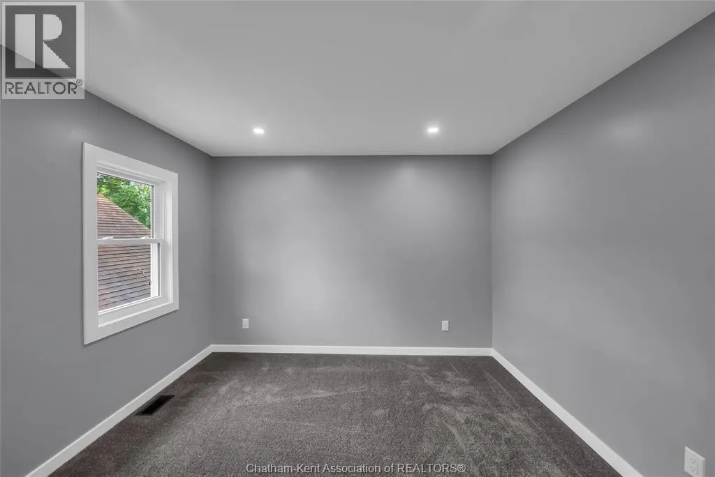 30 MCNAUGHTON AVENUE East