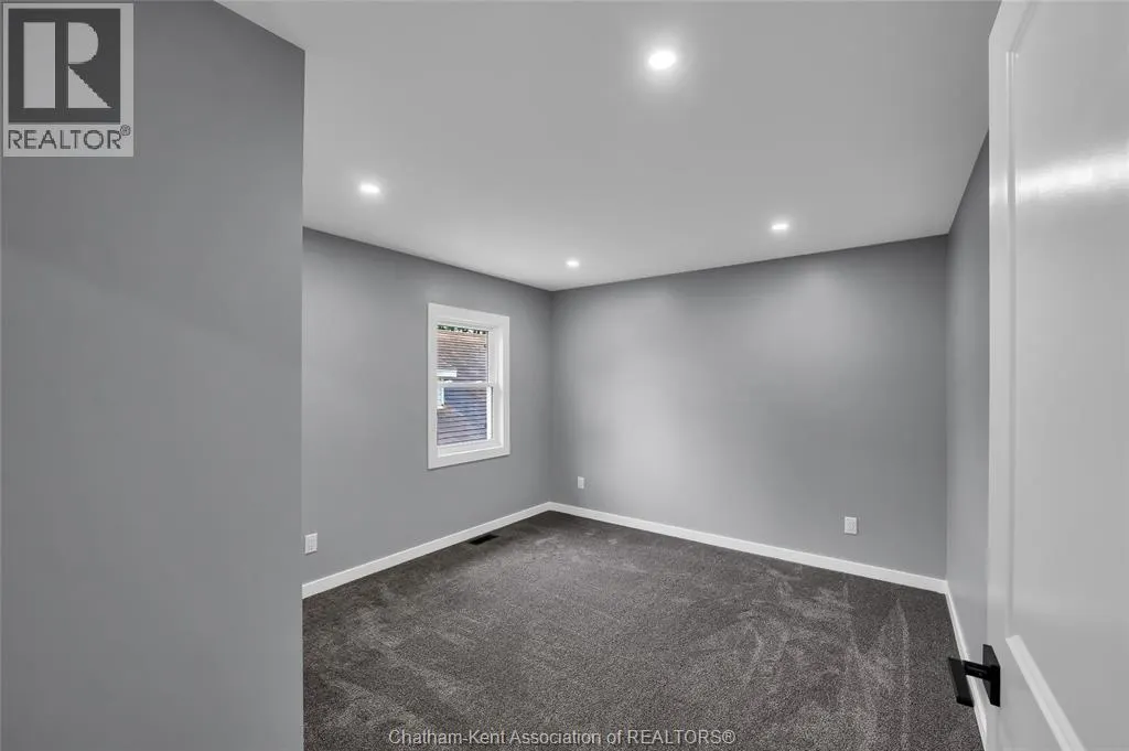 30 MCNAUGHTON AVENUE East