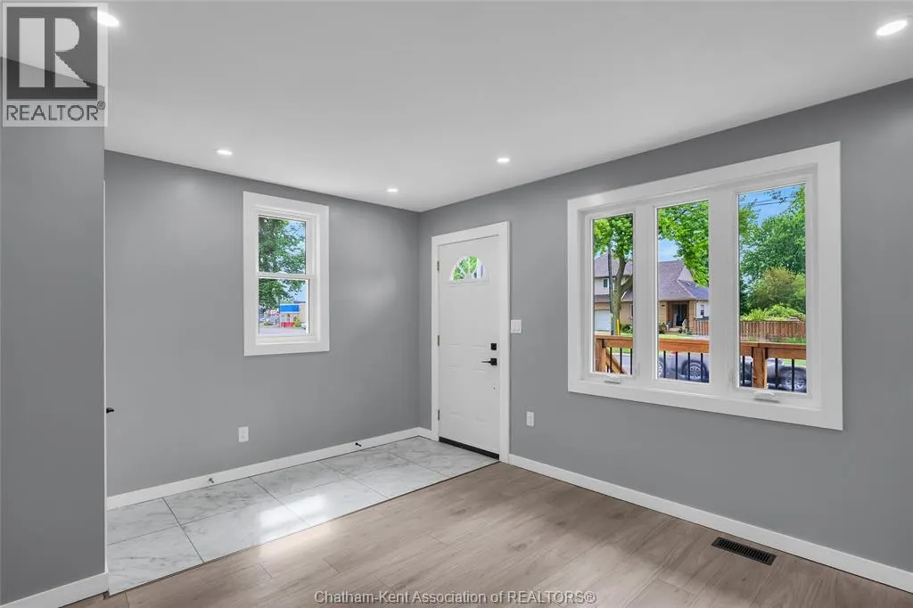 30 MCNAUGHTON AVENUE East
