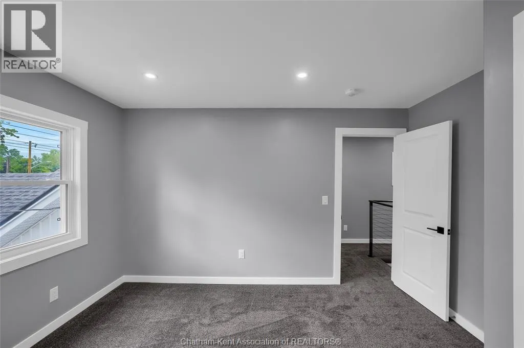 30 MCNAUGHTON AVENUE East
