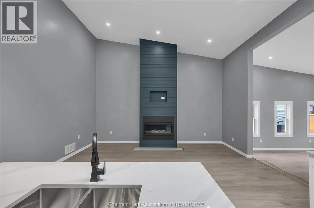 30 MCNAUGHTON AVENUE East