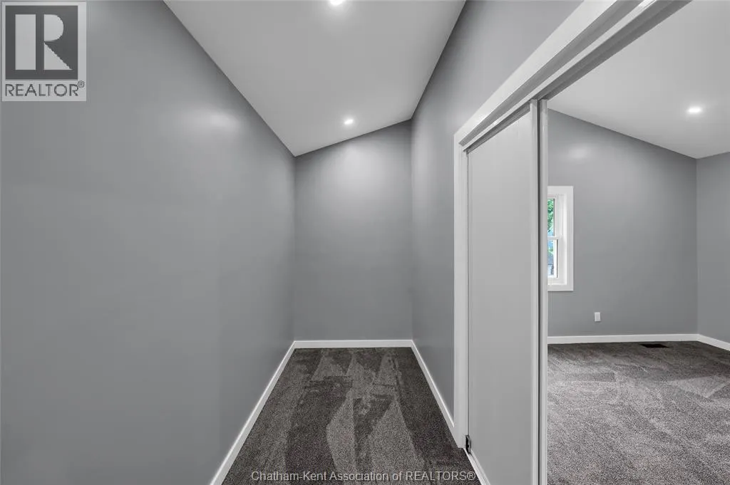 30 MCNAUGHTON AVENUE East