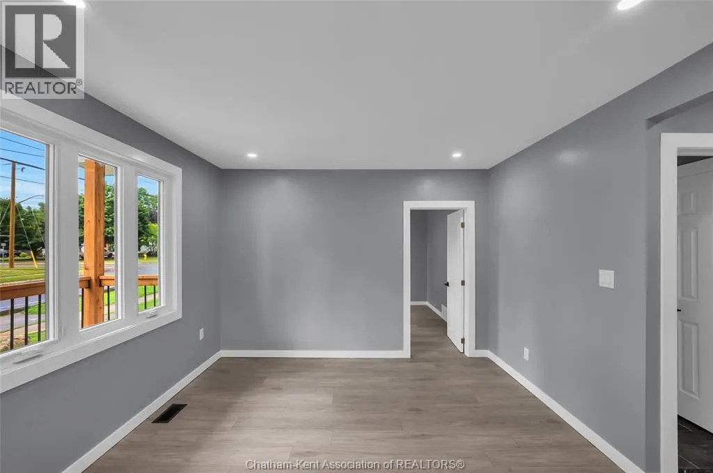 30 MCNAUGHTON AVENUE East