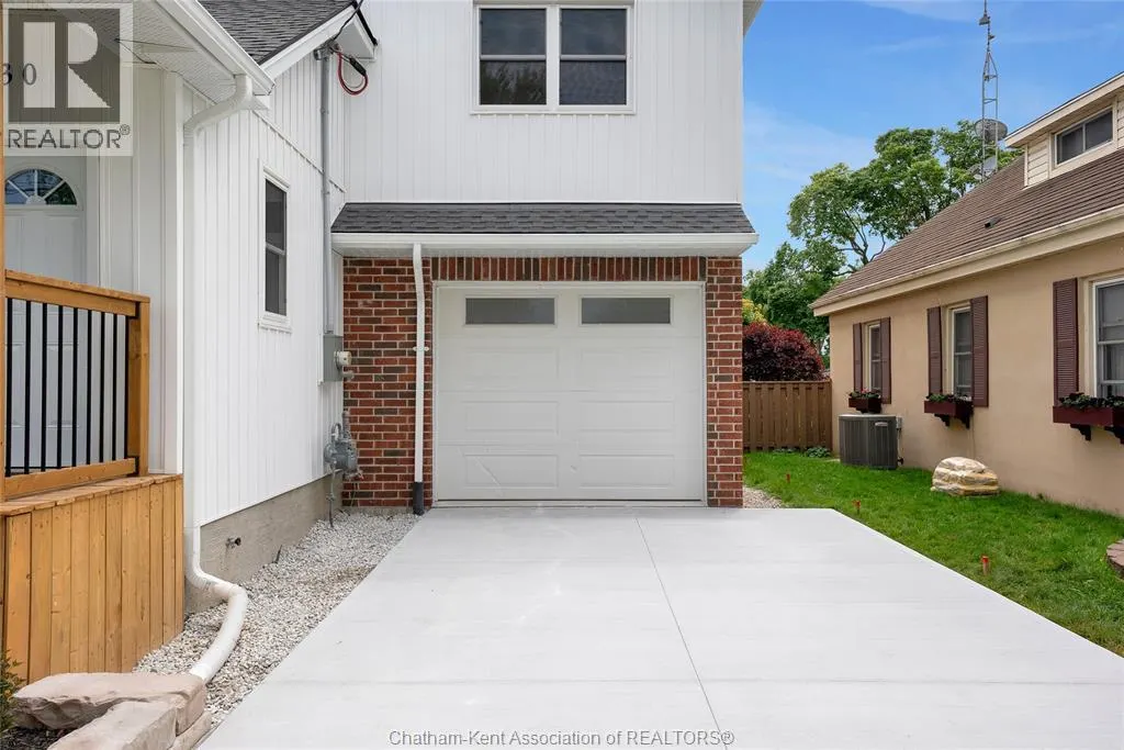 30 MCNAUGHTON AVENUE East