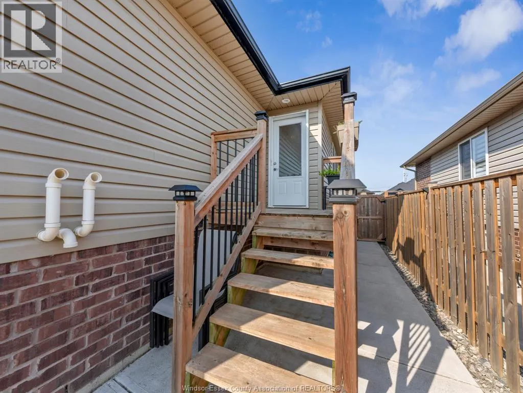 3142 VIOLA CRESCENT