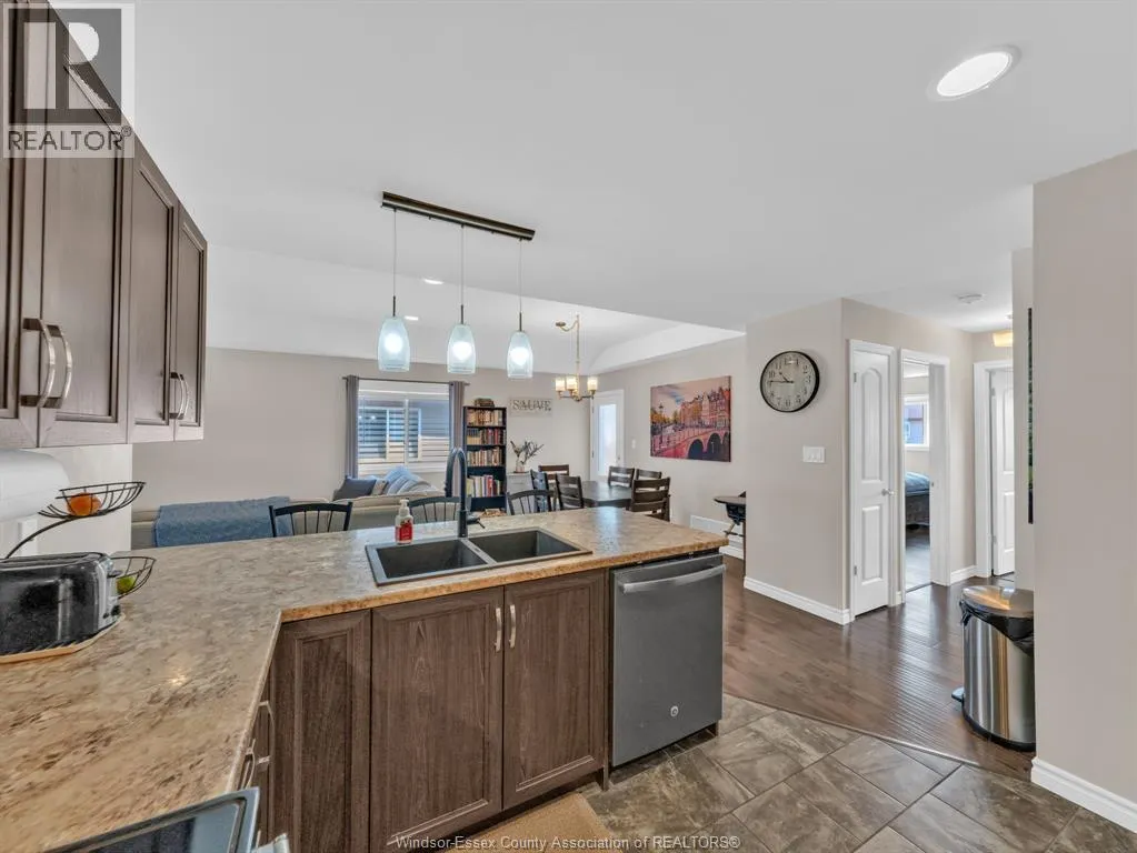 3142 VIOLA CRESCENT