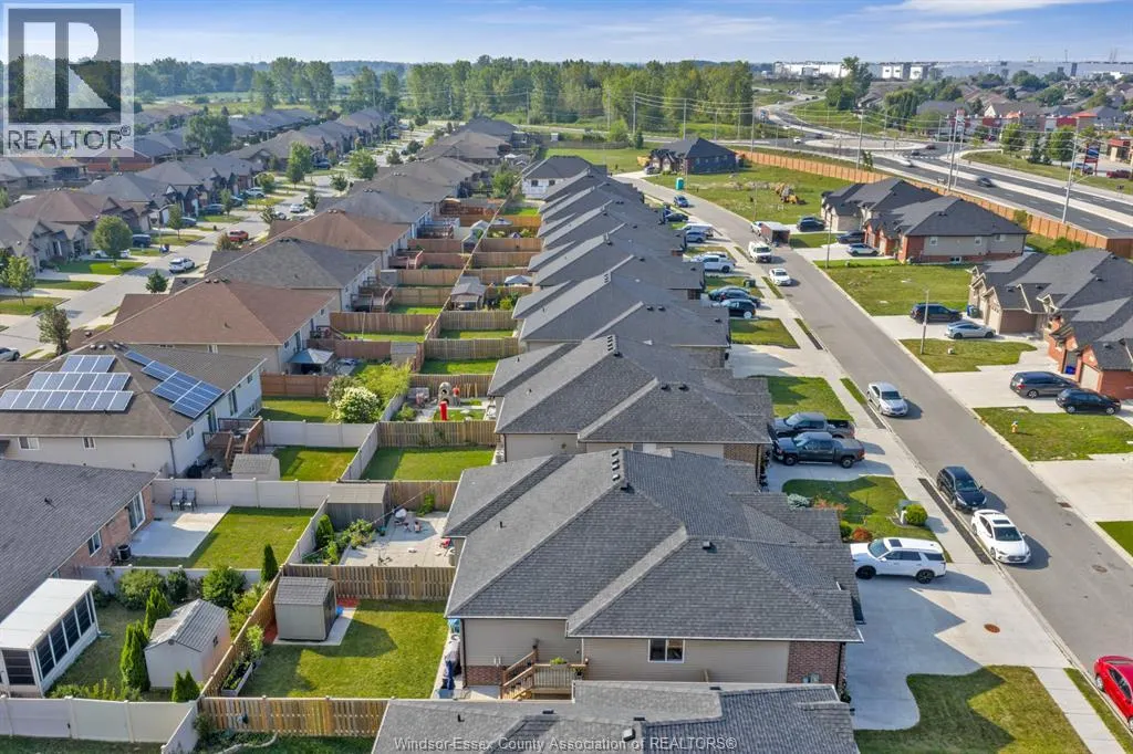 3142 VIOLA CRESCENT