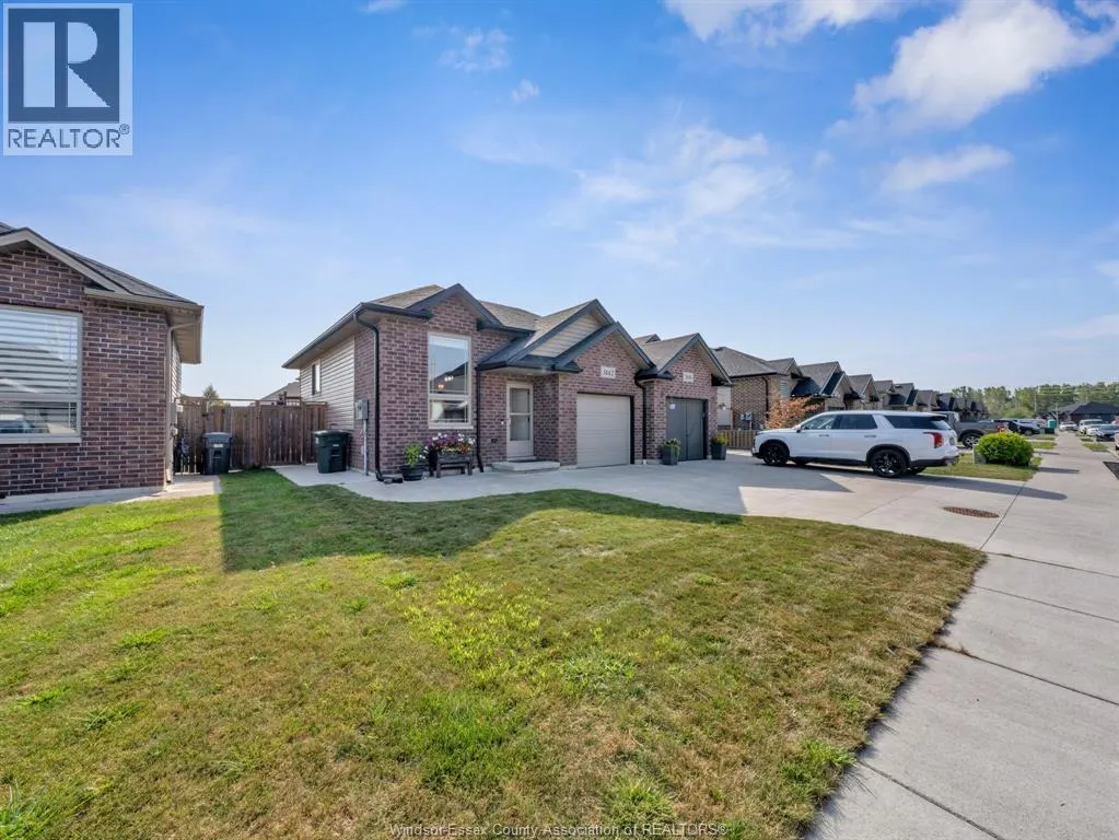 3142 VIOLA CRESCENT