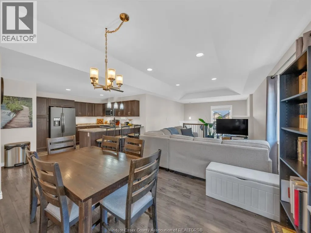 3142 VIOLA CRESCENT