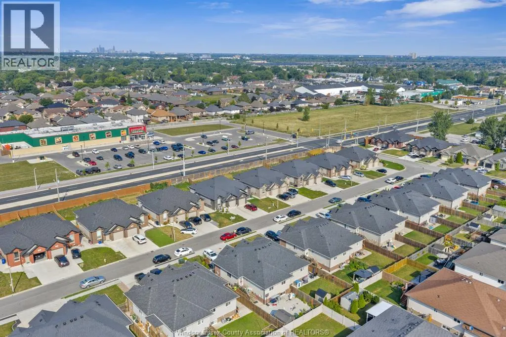 3142 VIOLA CRESCENT