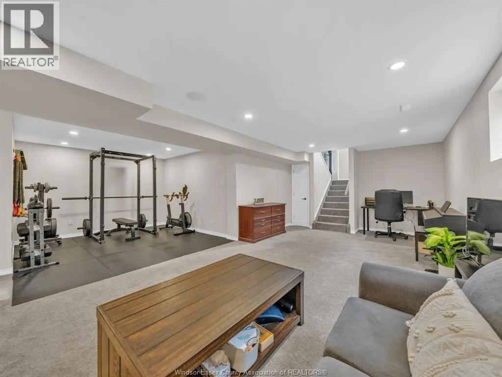 3142 VIOLA CRESCENT