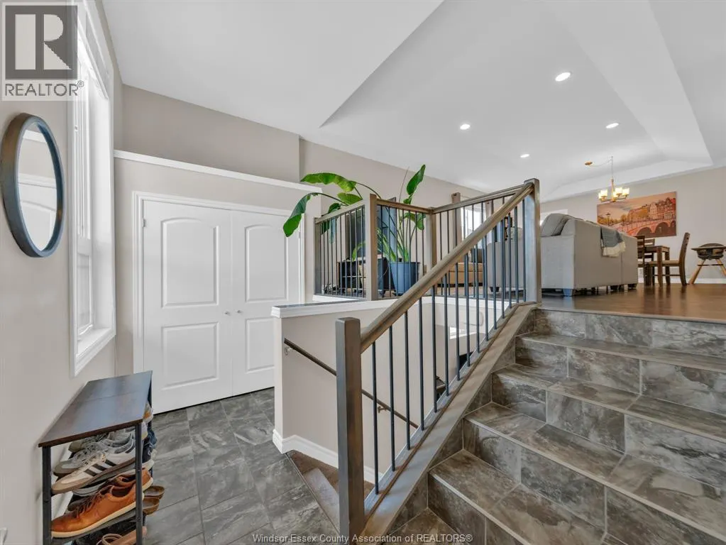 3142 VIOLA CRESCENT