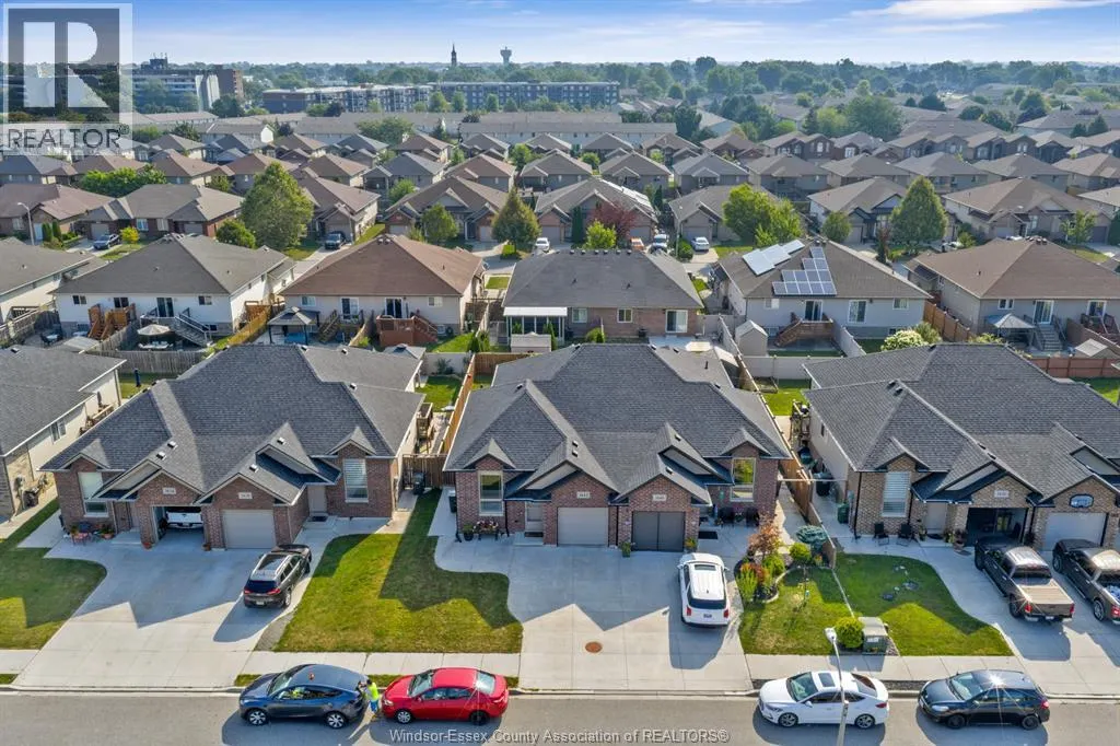 3142 VIOLA CRESCENT