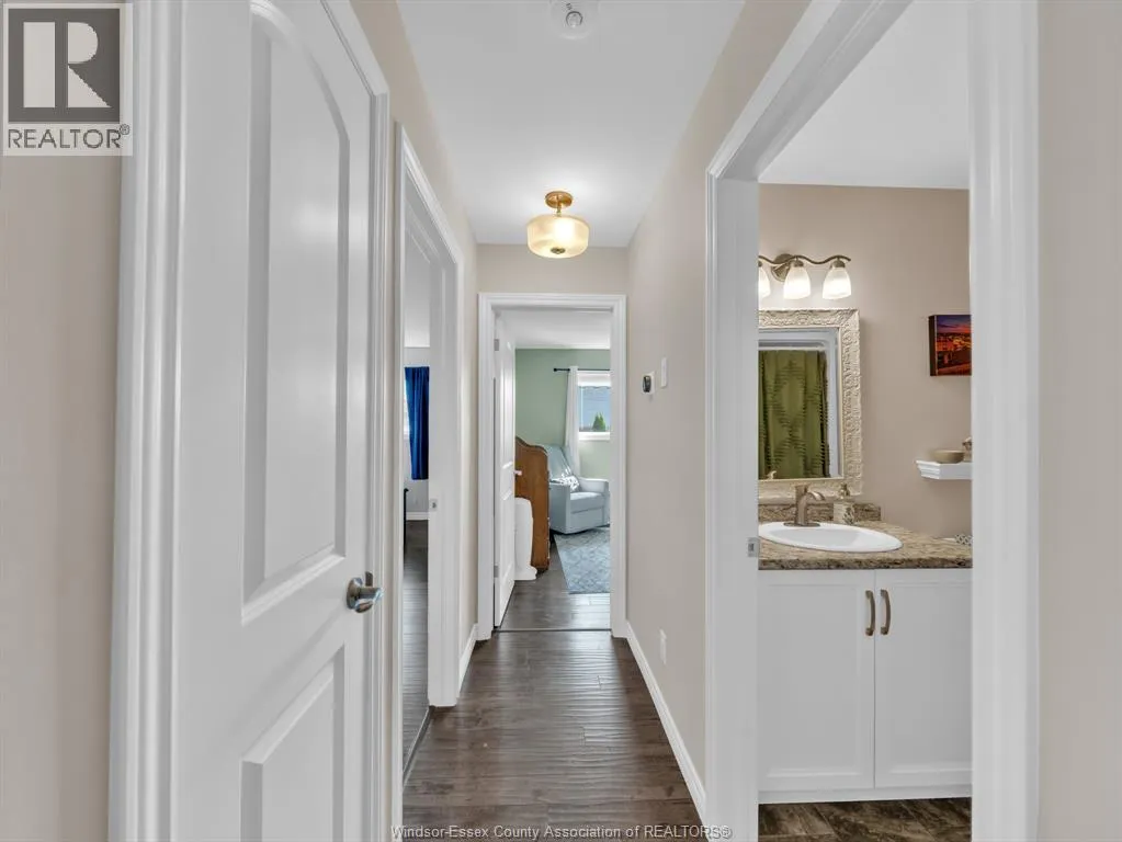 3142 VIOLA CRESCENT