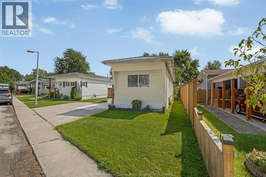 9 MAPLE DRIVE