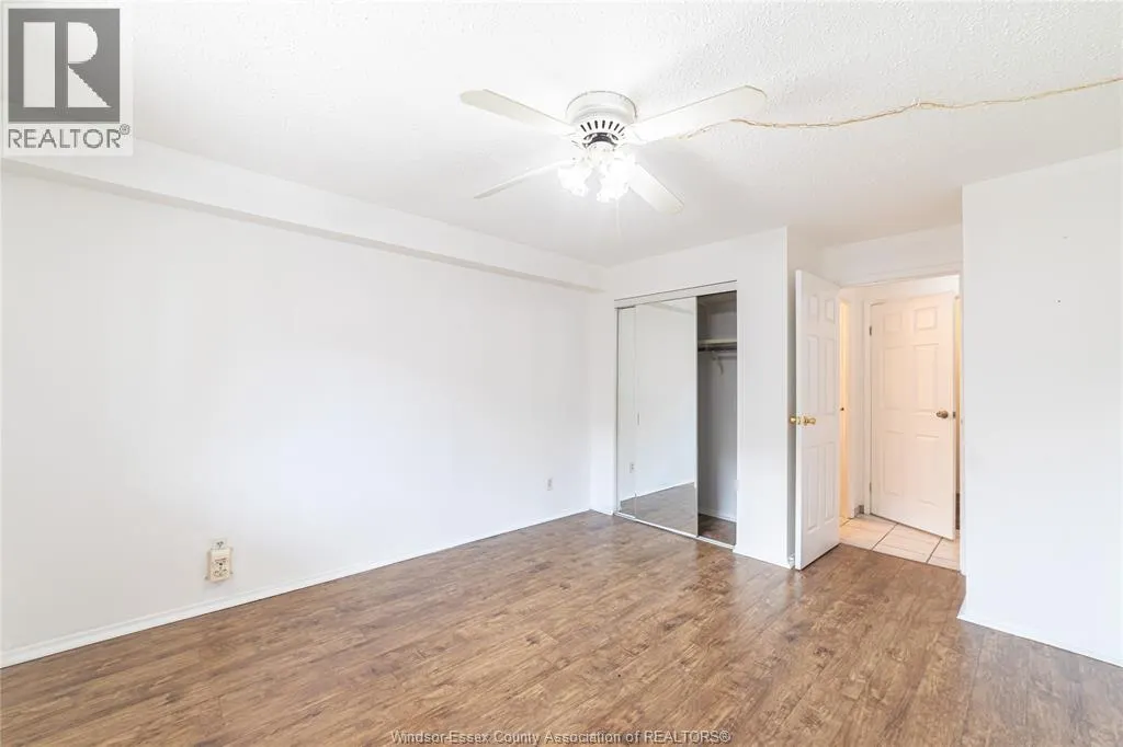 3936 WYANDOTTE Unit# 301