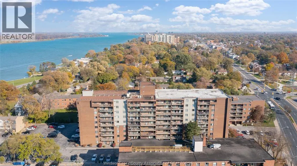 3936 WYANDOTTE Unit# 301