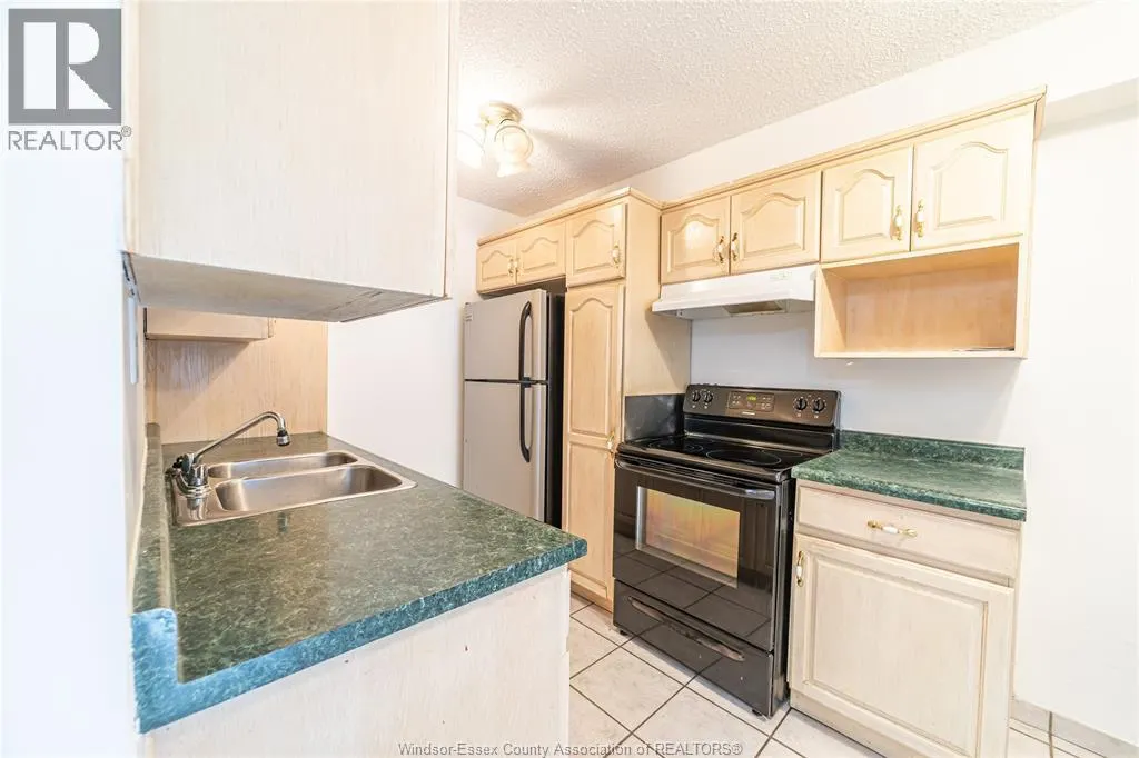 3936 WYANDOTTE Unit# 301
