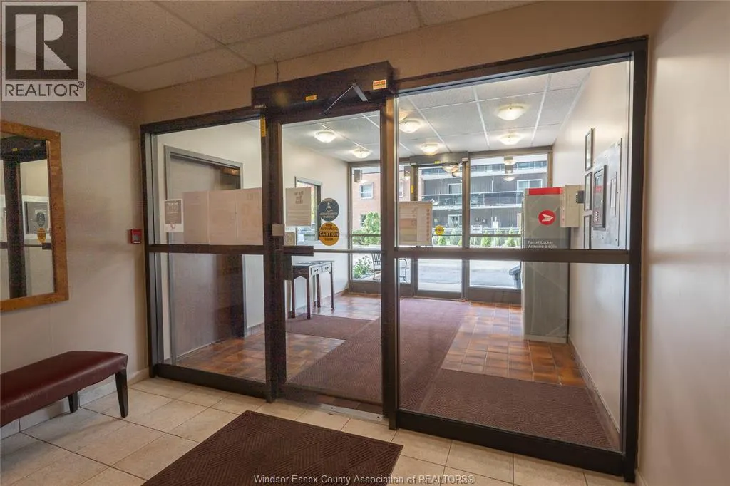 3936 WYANDOTTE Unit# 301