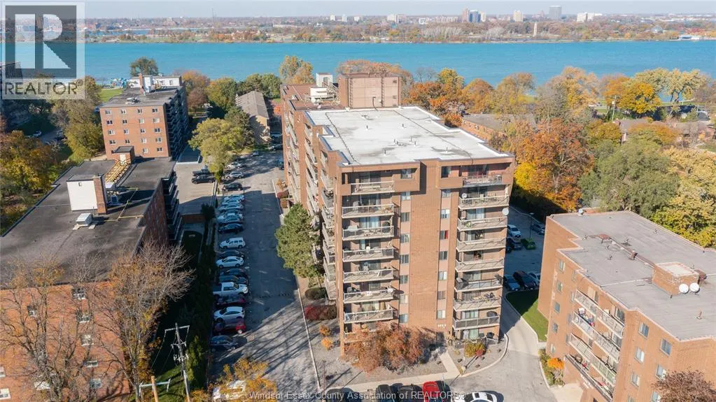 3936 WYANDOTTE Unit# 301
