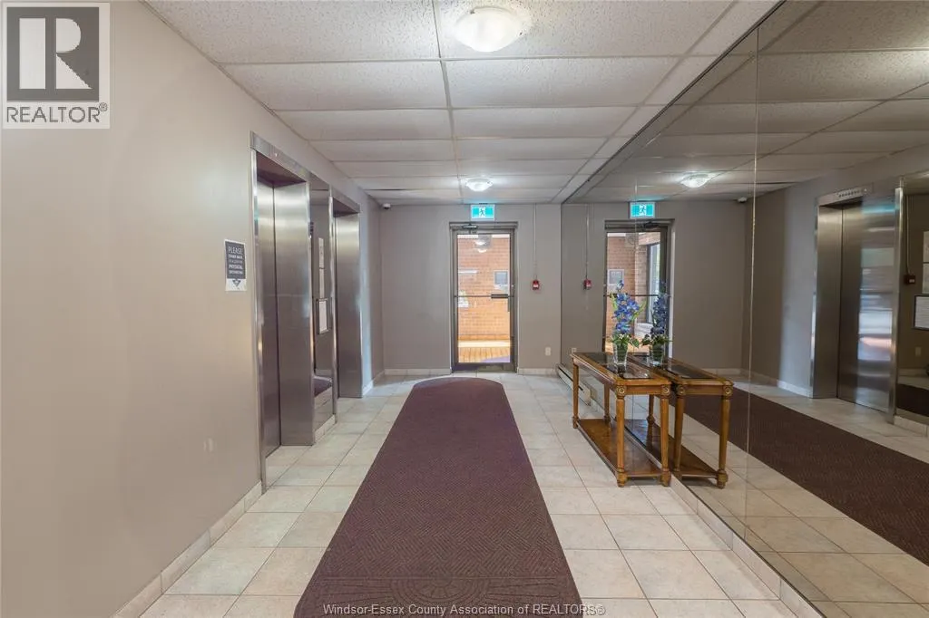 3936 WYANDOTTE Unit# 301