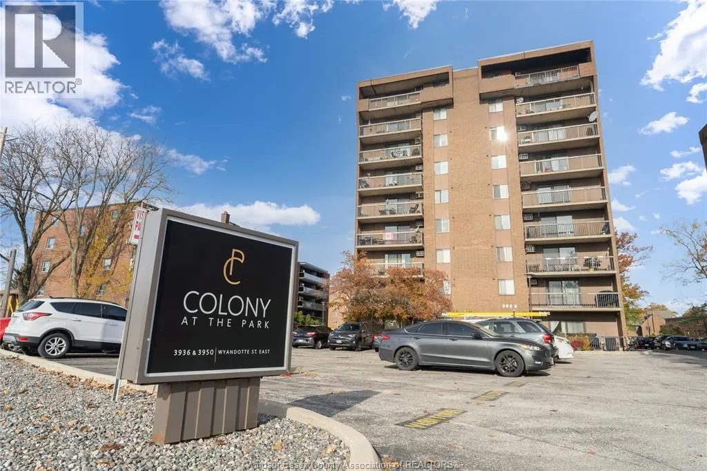 3936 WYANDOTTE Unit# 301