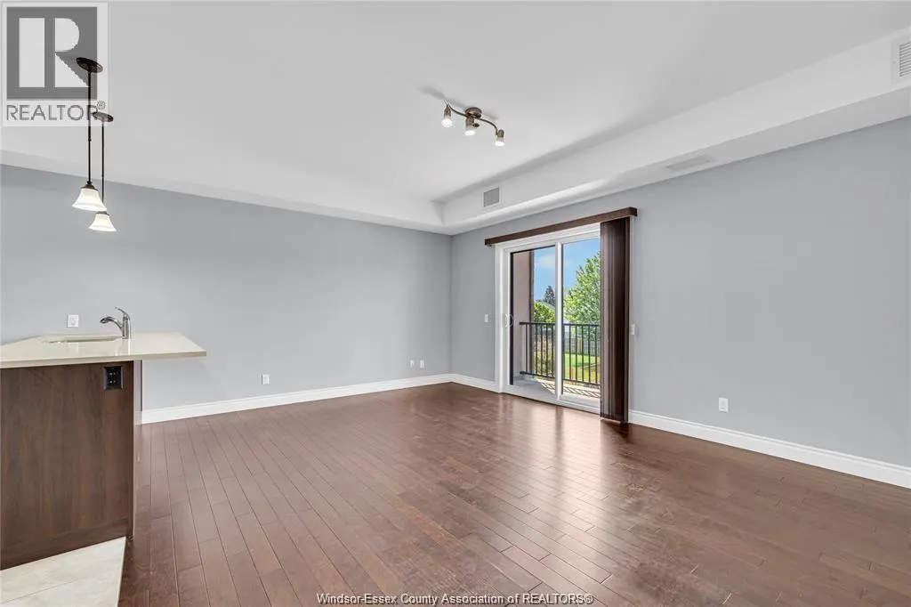 8475 WYANDOTTE Unit# 207