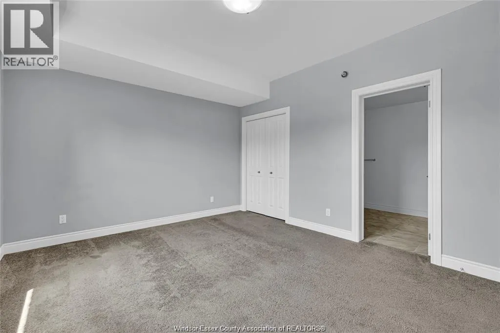8475 WYANDOTTE Unit# 207