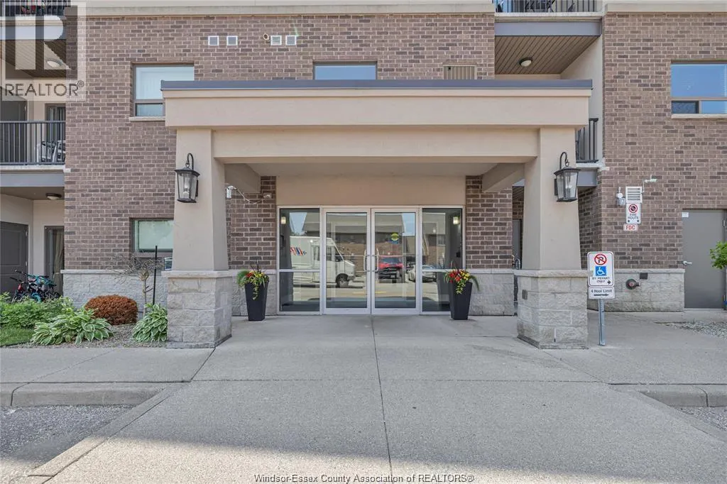8475 WYANDOTTE Unit# 207
