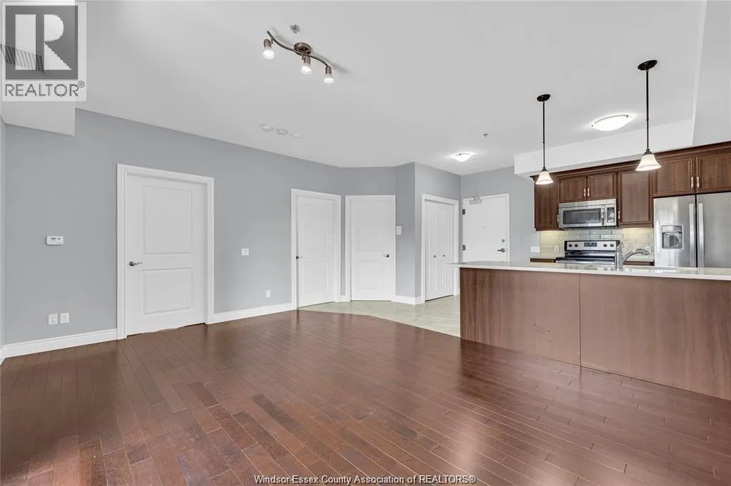 8475 WYANDOTTE Unit# 207