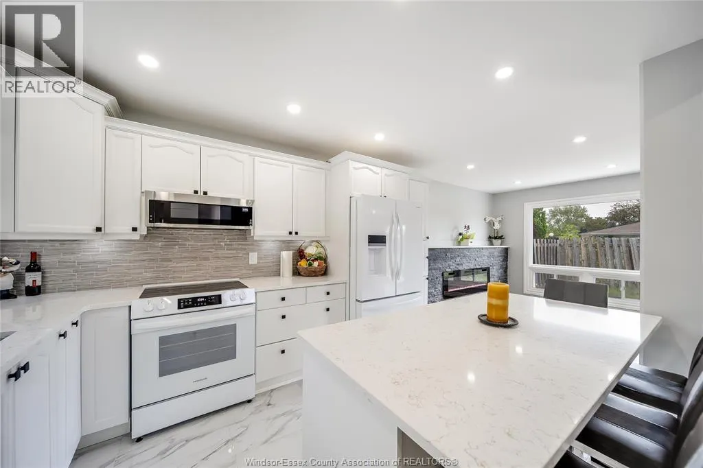9914 FOREST GLADE COURT