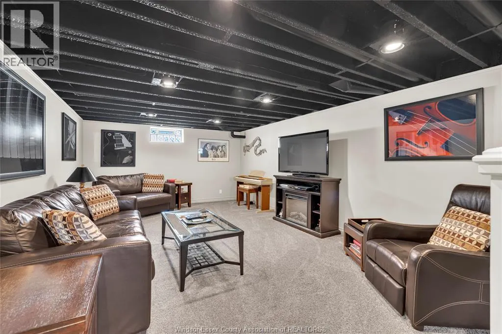 4031 CHURCHILL DRIVE