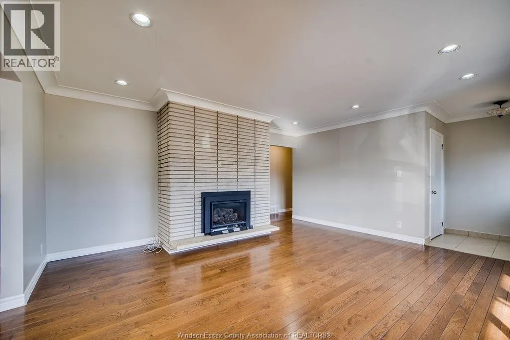 3625 DOUGALL Unit# UPPER