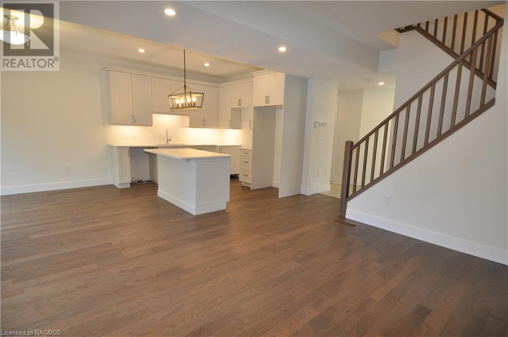 642 8TH Street W