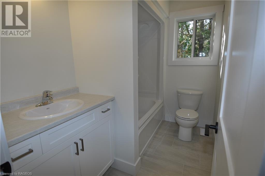 642 8TH Street W