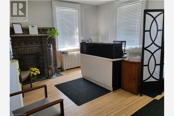453 PARKHILL Road E, Peterborough