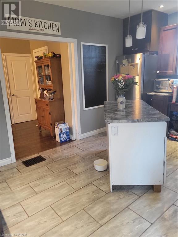 Listing 40339318 - Large Photo # 3